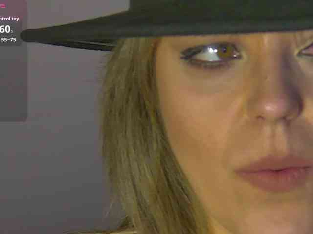 ZoeSkye webcam