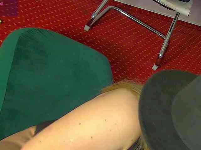 ZoeSkye webcam