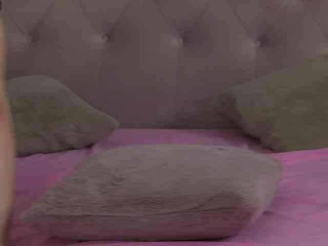 ZoeSkye webcam