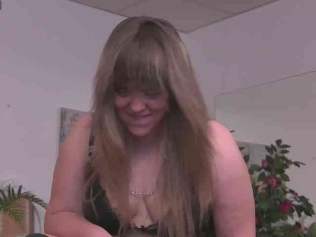 ZoeSkye webcam