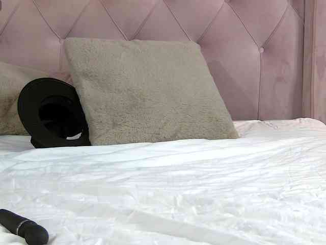 ZoeSkye webcam