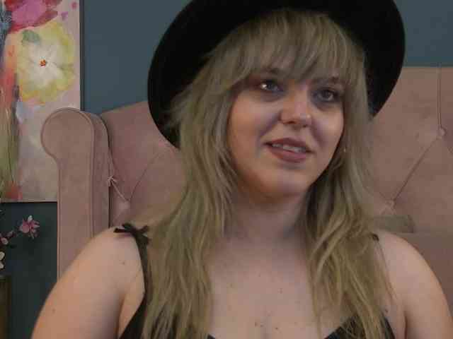 ZoeSkye webcam