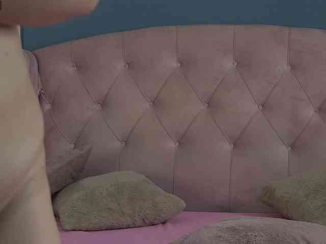 ZoeSkye webcam
