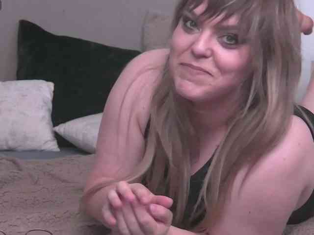 ZoeSkye webcam