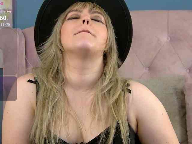 ZoeSkye webcam