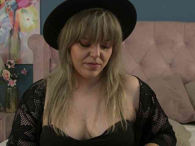 ZoeSkye webcam