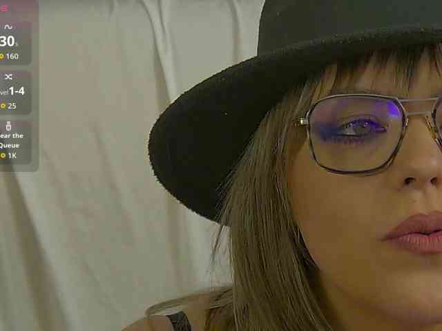 ZoeSkye webcam