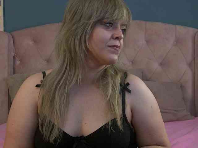 ZoeSkye webcam