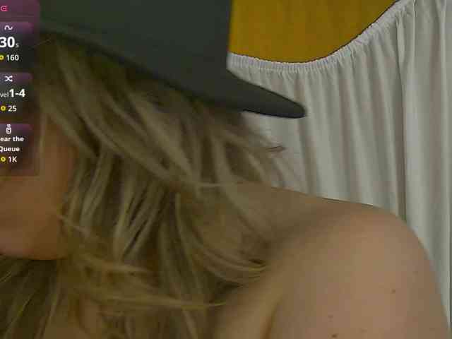 ZoeSkye webcam
