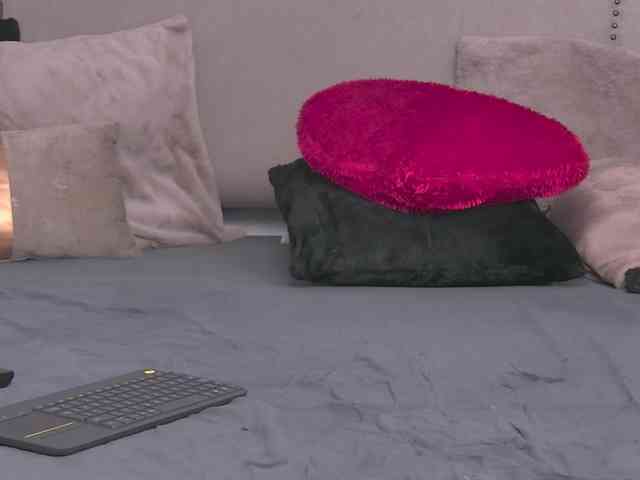 ZoeSkye webcam