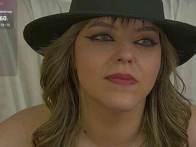 ZoeSkye webcam