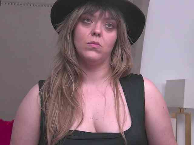 ZoeSkye webcam