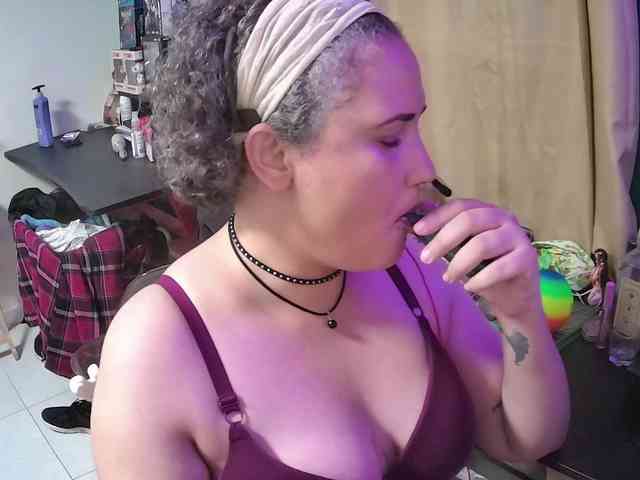 lolalicious758 webcam