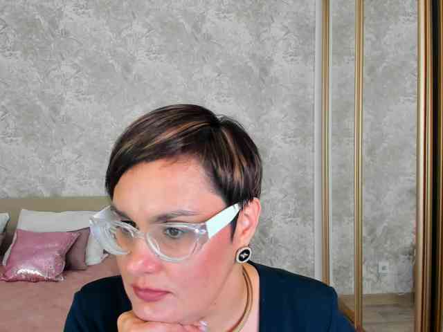MayaNoir webcam