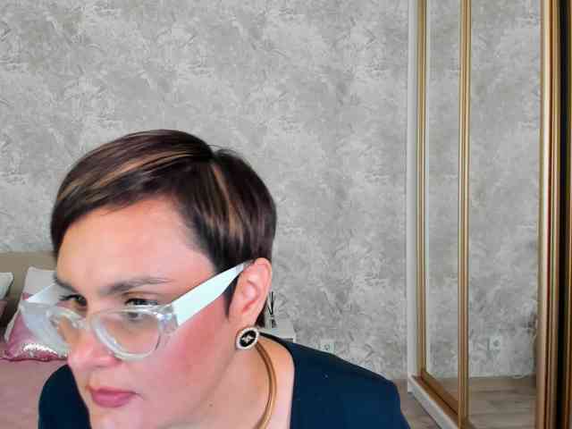 MayaNoir webcam
