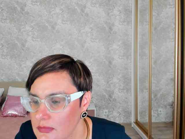 MayaNoir webcam