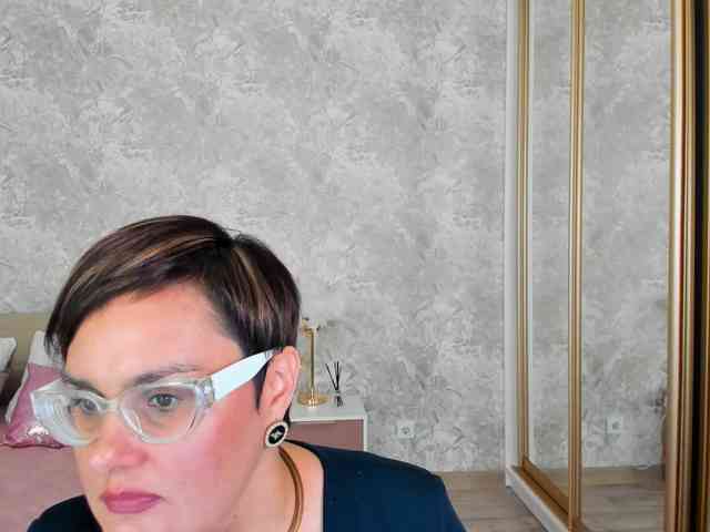 MayaNoir webcam