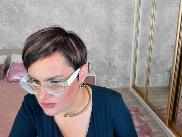 MayaNoir webcam