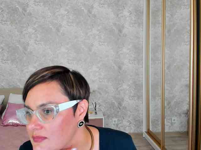 MayaNoir webcam