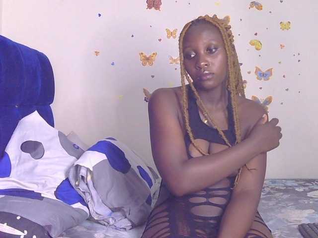 SweetCoochie22 Live Cam on BongaCams