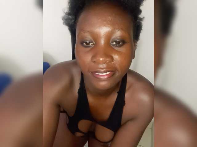 SweetCoochie22 webcam bongacams model stream image