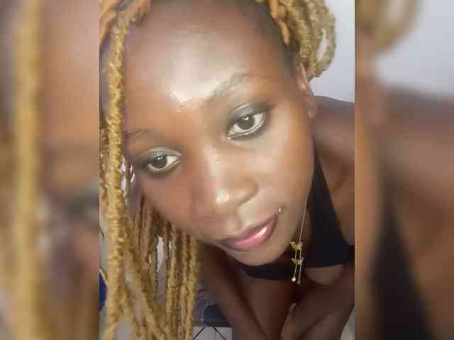 SweetCoochie22 webcam