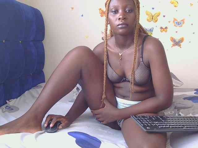 SweetCoochie22 Live Webcam on BongaCams
