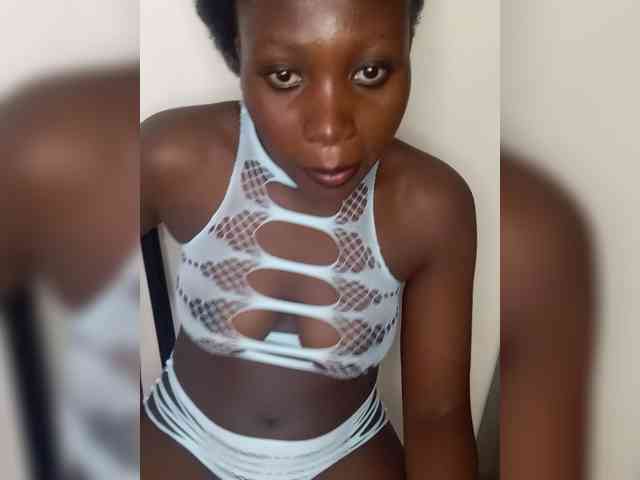 SweetCoochie22 webcam