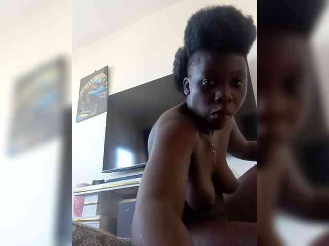SweetCoochie22 webcam