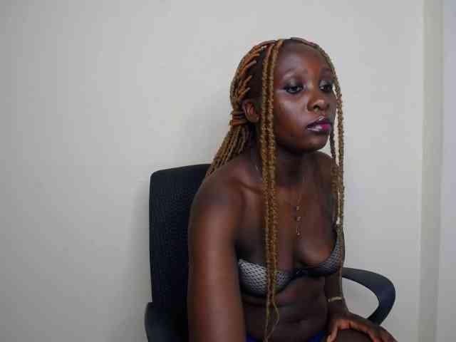 SweetCoochie22 webcam