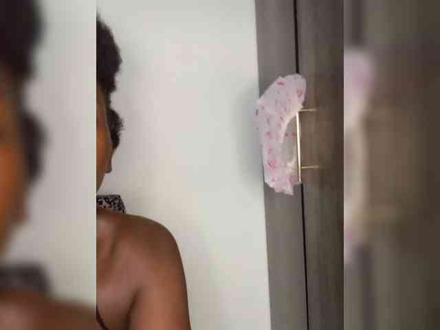 SweetCoochie22 webcam