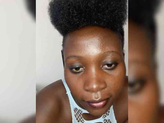 SweetCoochie22 webcam