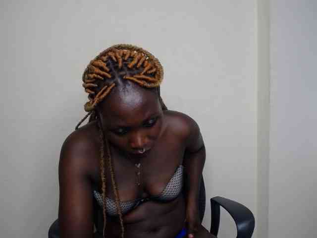 SweetCoochie22 webcam