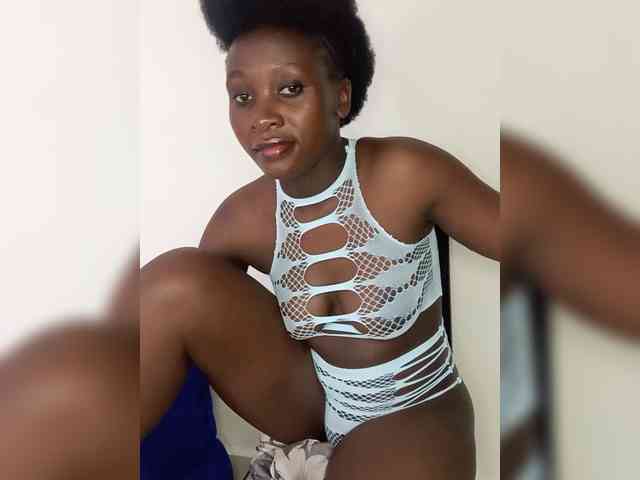 SweetCoochie22 webcam