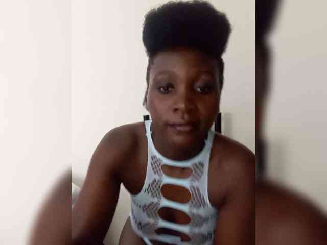 SweetCoochie22 webcam