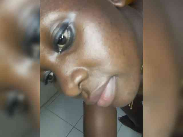 SweetCoochie22 webcam