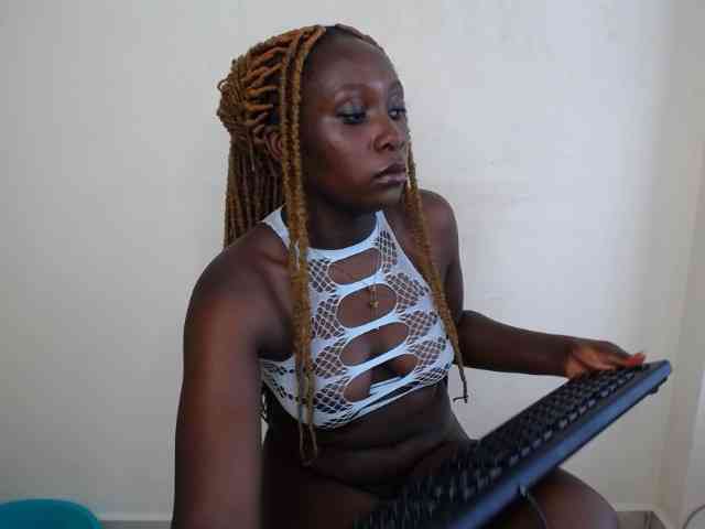SweetCoochie22 webcam