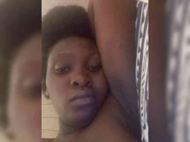 SweetCoochie22 webcam