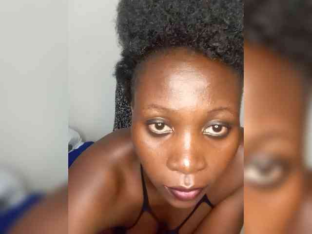 SweetCoochie22 webcam