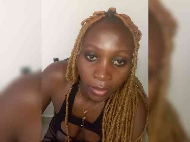 SweetCoochie22 webcam