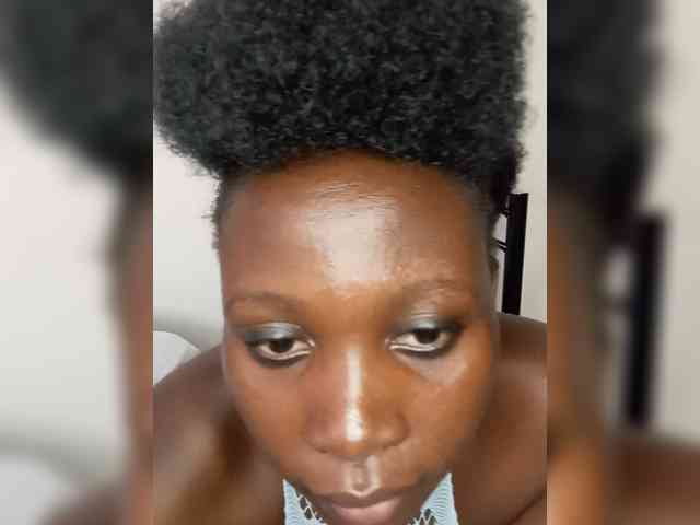 SweetCoochie22 webcam