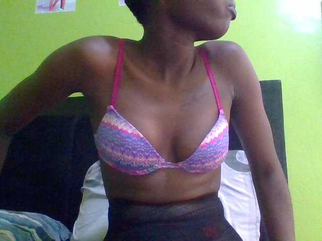Nairobidoll live cam on BongaCams