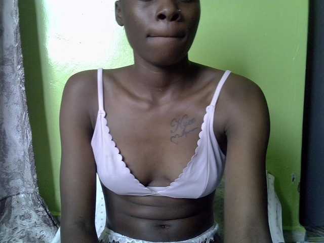 Nairobidoll live cam on BongaCams