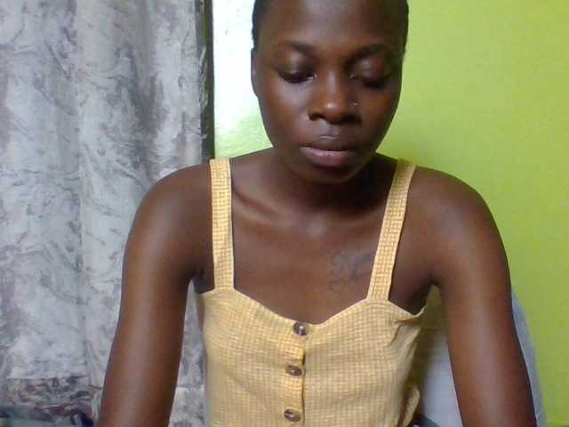 Nairobidoll live cam on BongaCams