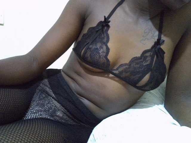 Nairobidoll live webcam show