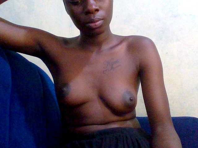 Nairobidoll live cam on BongaCams