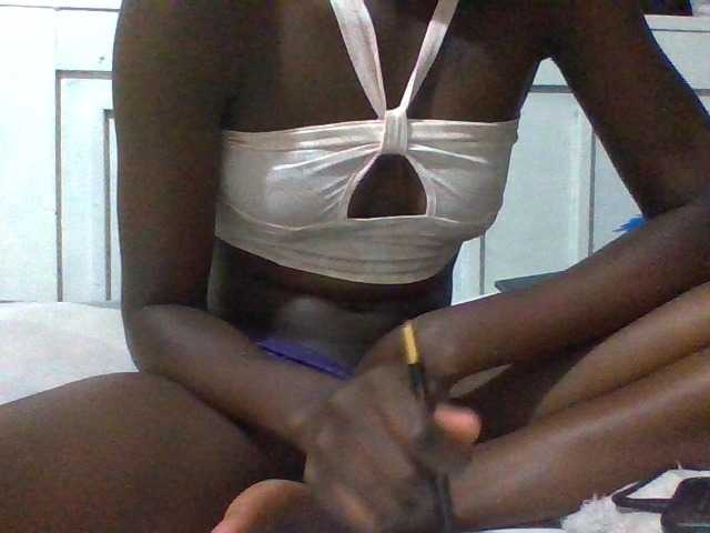 Nairobidoll live cam on BongaCams