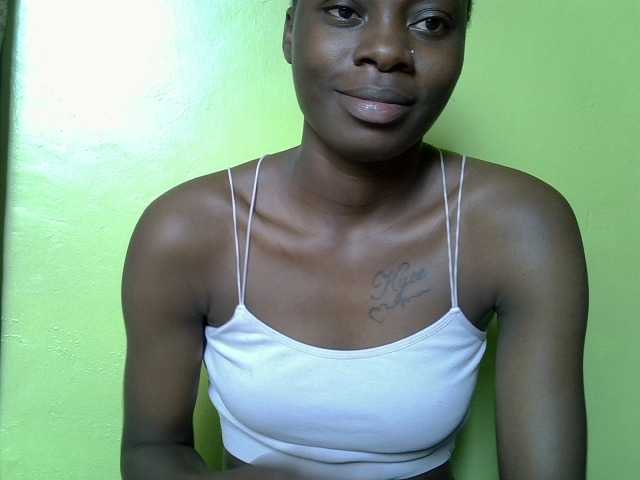 Nairobidoll live cam on BongaCams