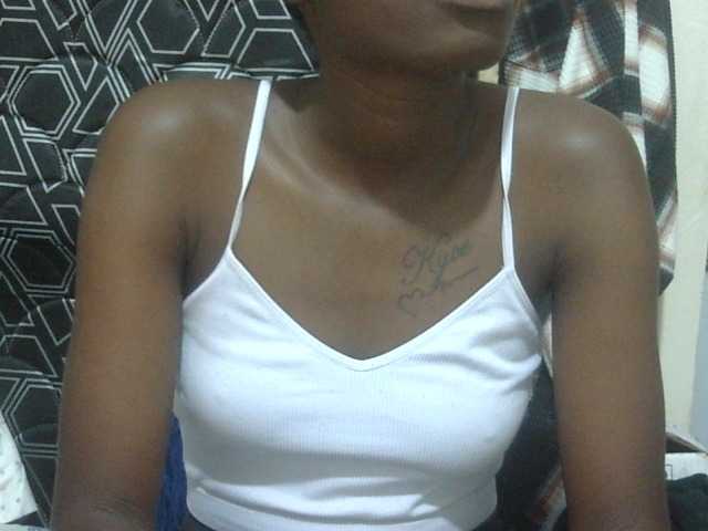 Nairobidoll live cam on BongaCams
