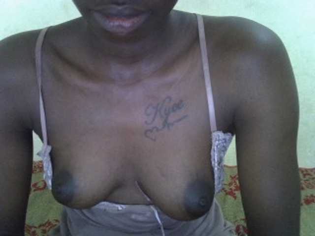 Nairobidoll live cam on BongaCams